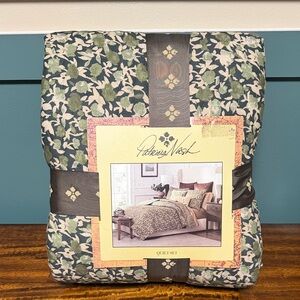 Patricia Nash Blue and Cream Floral Quilt Set